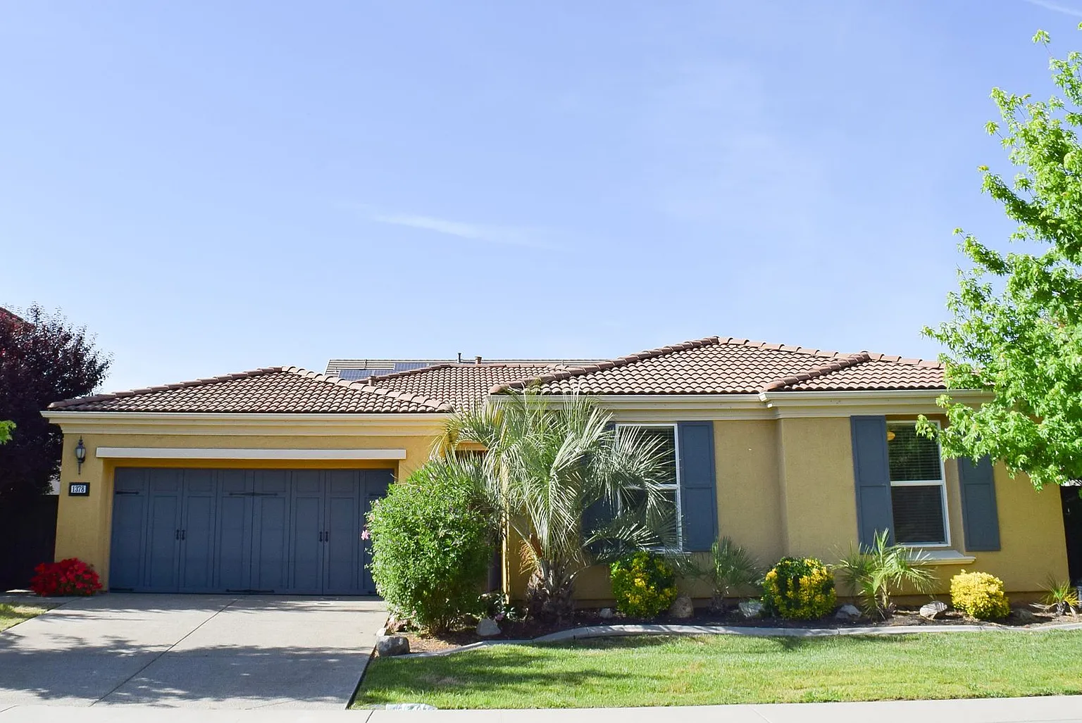 1378 Seymour Cir photo 1