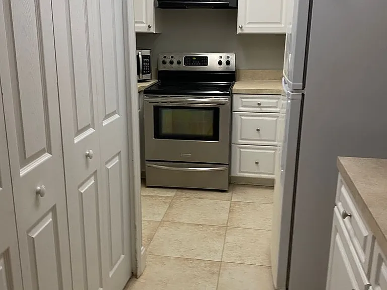 4252 Pershing Pointe Pl #4 — Photo 4