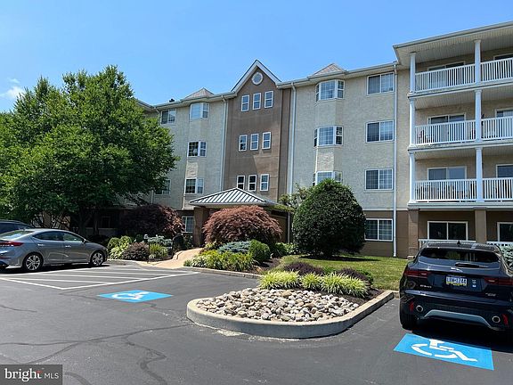 2nd image of 325 Paoli Pointe Dr