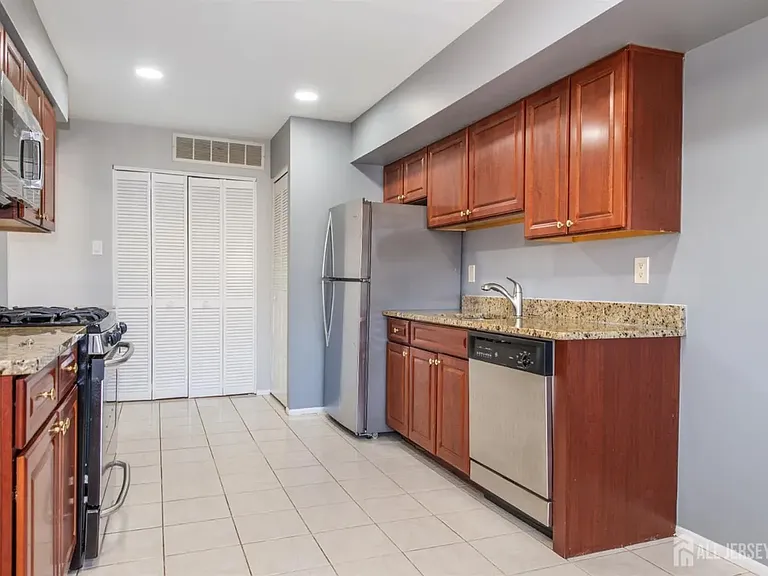 1614 Edison Glen Ter — Photo 20