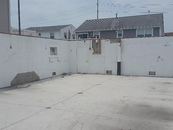 4th image of 620 W Maple Ave