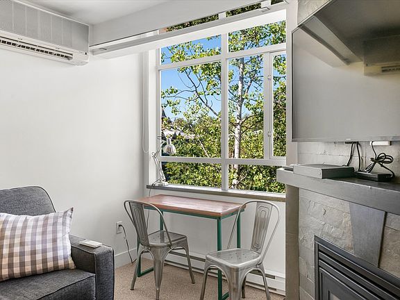 4th image of 4314 Main St #444