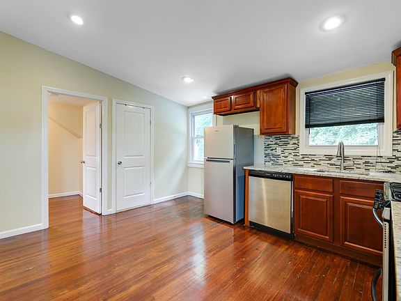 5th image of 285 Smith St Floor 3