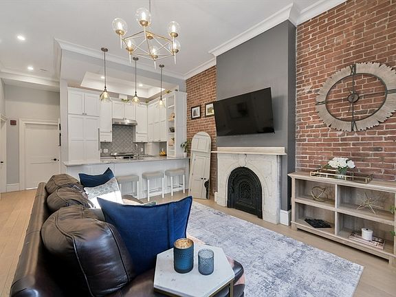 4th image of 81 Waltham St APT 3