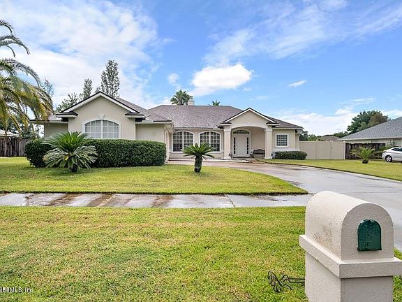 2nd image of 3152 Peppertree Dr