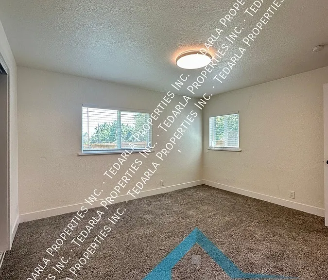 1070 S Irving St — Photo 13