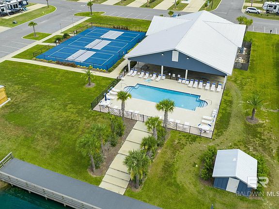 4th image of 809 Vacation Cir