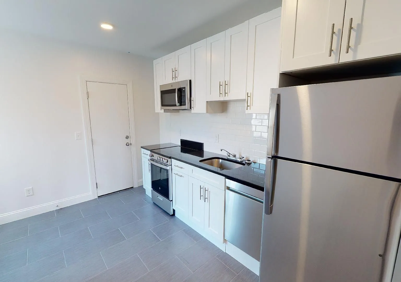 Beautiful modern Brighton 2 Bed Available 9/1/26 — Photo 3