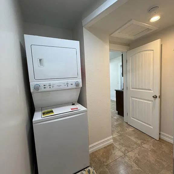 903 E New York Ave — Photo 23