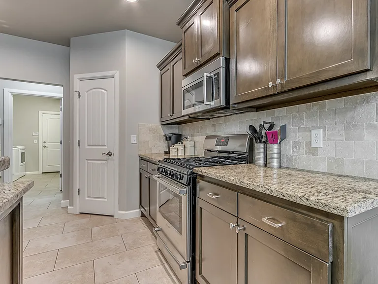 2700 Tranquilo Ln — Photo 11