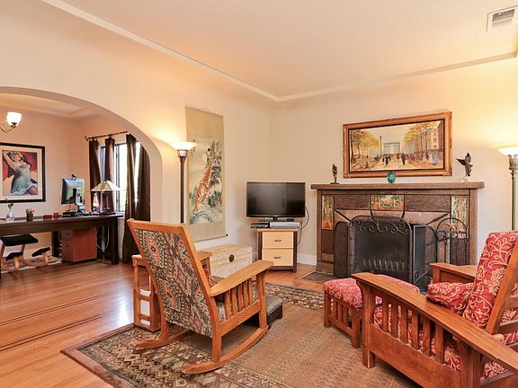 4th image of 302 Oak Ave