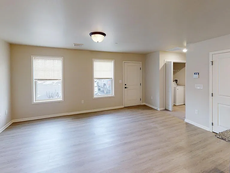 Glen Esk Apartments — Photo 16