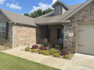 811 Sedgwick Dr, Prairie Grove, AR 72753
