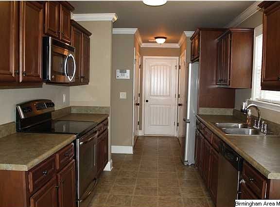 3rd image of 1025 Garnet Dr