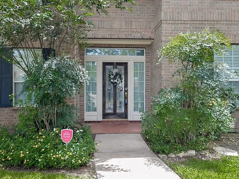 2515 Lansing Cir — Photo 4