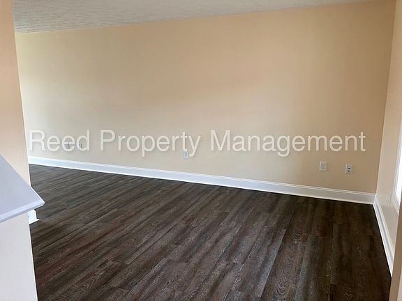 5th image of 630 Pin Oak Dr
