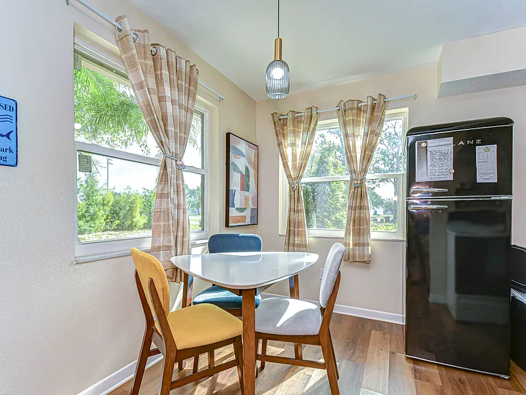 Dining for 3 in the kitchen