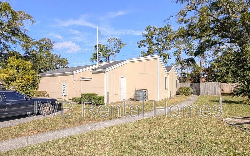 1st image of 8121 San Jose Manor Dr E APT 4