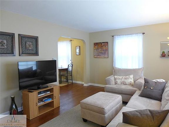 3rd image of 1228 W Saginaw St