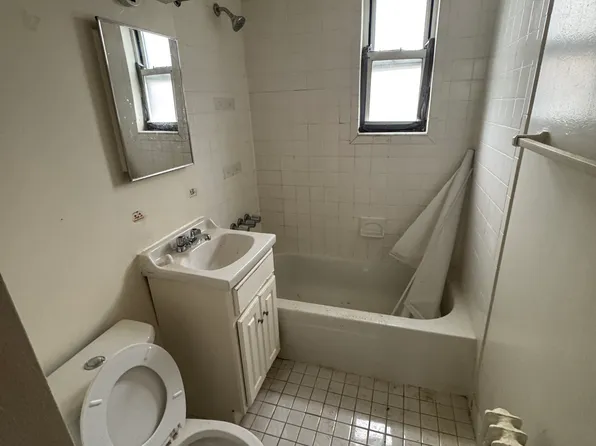 65-28 224th St, Oakland Gardens, NY 11364