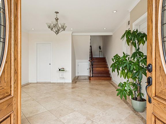 5th image of 1452 Club View Dr