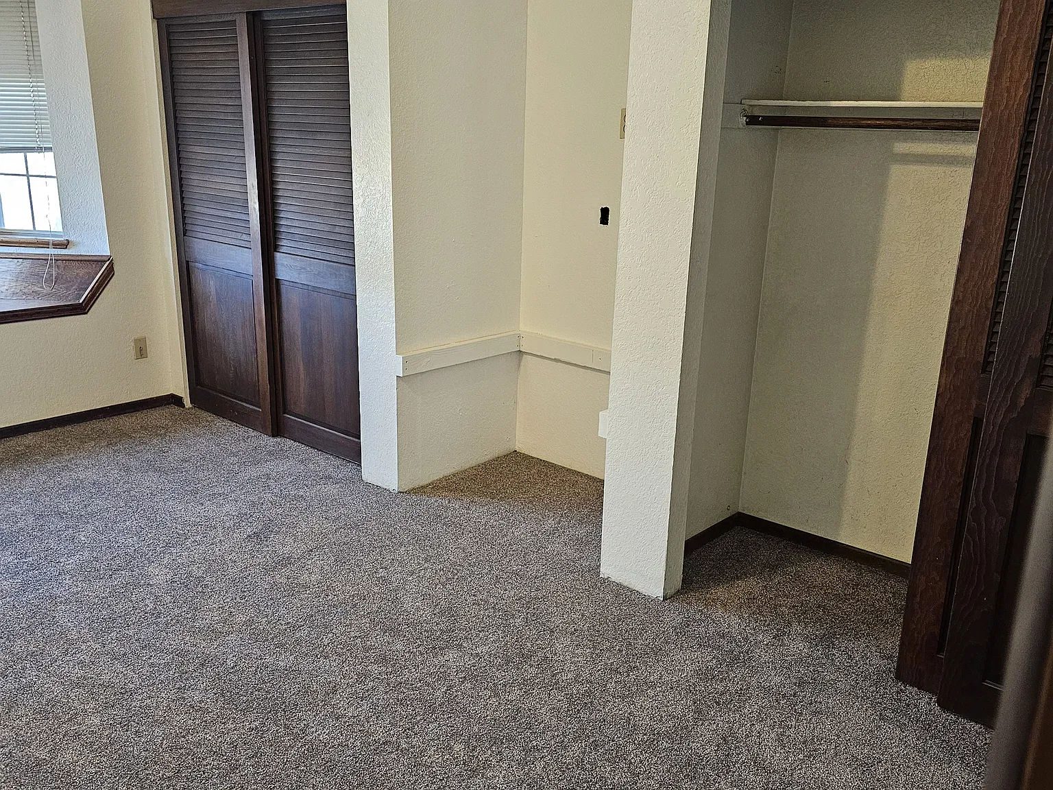 3450 Wilmot St — Photo 3