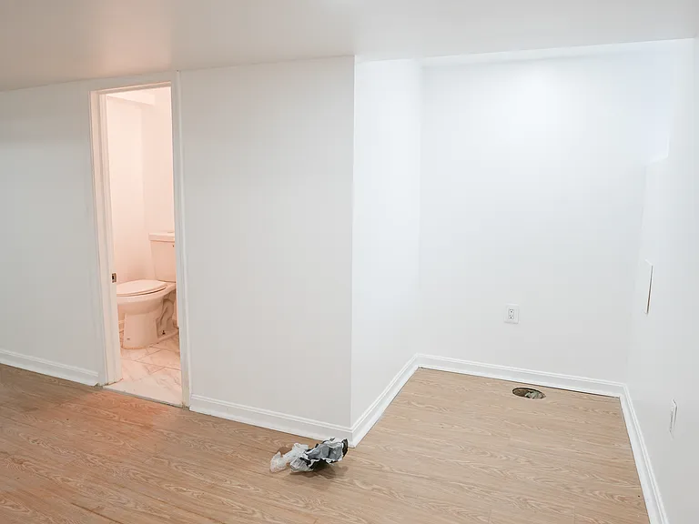 W Lexington St — Photo 13