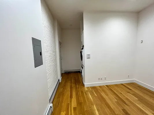 Rented by EastMount Realty LLC | media 19