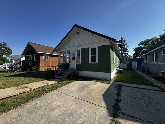 3rd image of 1017 7th St NW