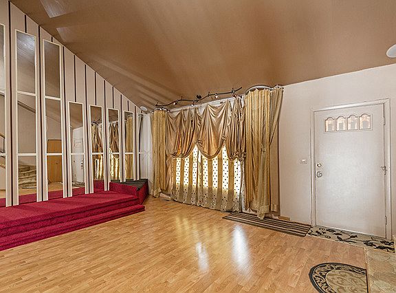 4th image of 816 Lexington Cir