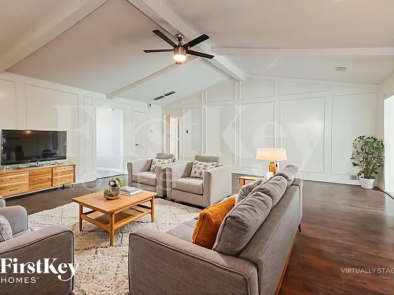 3413 Valley View Ln — Photo 4