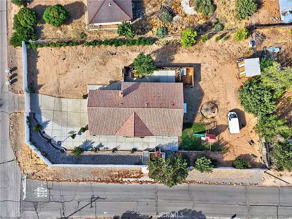 4th image of 18004 Orange St