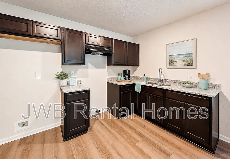 2811 Myrtle Ave #1 — Photo 3