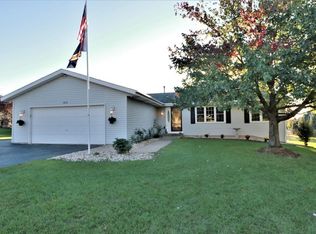 9838 Highstone Dr, Roscoe, IL 61073