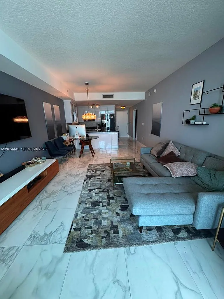1 bed, 837 sqft, $3,500 — Photo 1