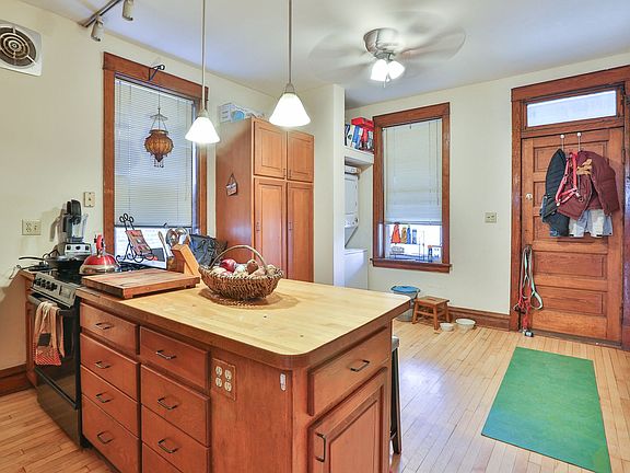 4th image of 1922 N Wood St APT 3