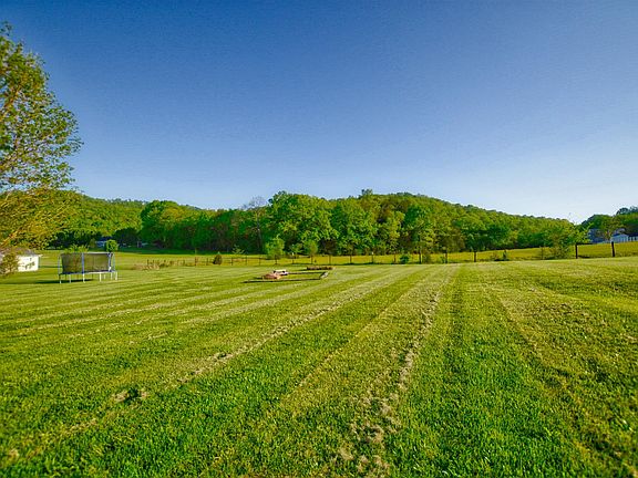 5th image of 50 Valley Dr