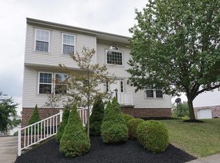 605 Fieldstone Dr, Coraopolis, PA