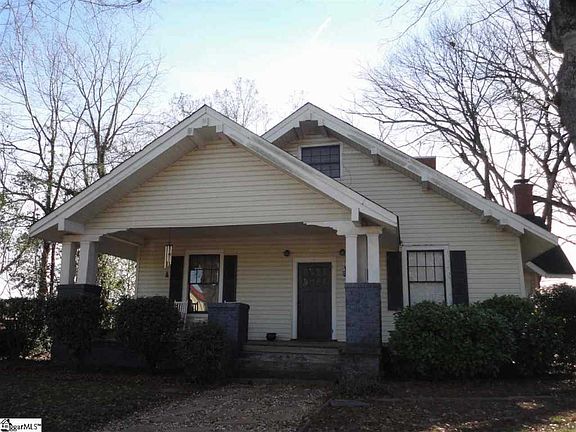 3rd image of 7 W Hillcrest Dr