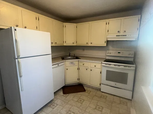 18 Canterbury Arms #18, New Milford, CT 06776