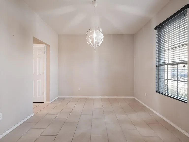602 Trinity Mdw — Photo 11