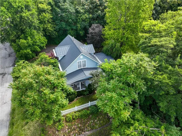 424 Walnut St, Weston, MO 64098