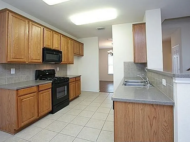 1407 Hazelwood Dr — Photo 16