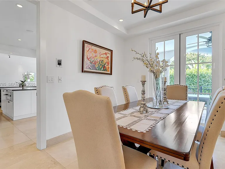 350 Redwood Ln — Photo 5