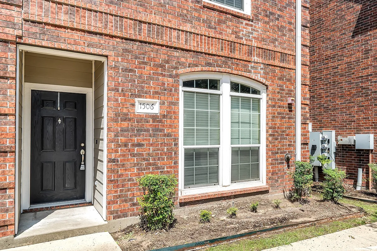 Building Photo - 305 Holleman Dr E #1506
