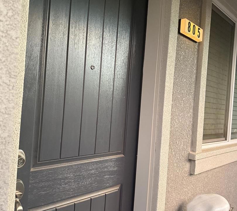 1st image of 805 Mora Cir