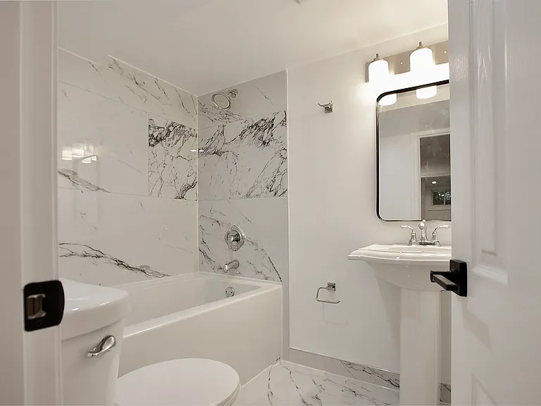 89 Yonge Blvd — Photo 7