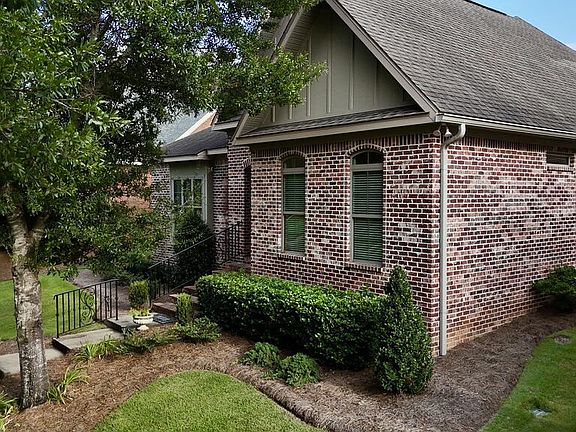 2nd image of 207 Kelso Ln
