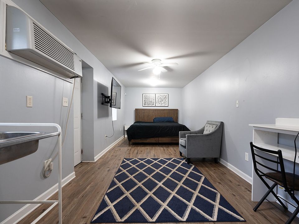 1st image of 970 Hubbard St SW #2