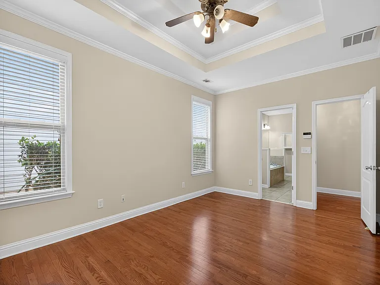 2935 Whitfield Ave — Photo 9